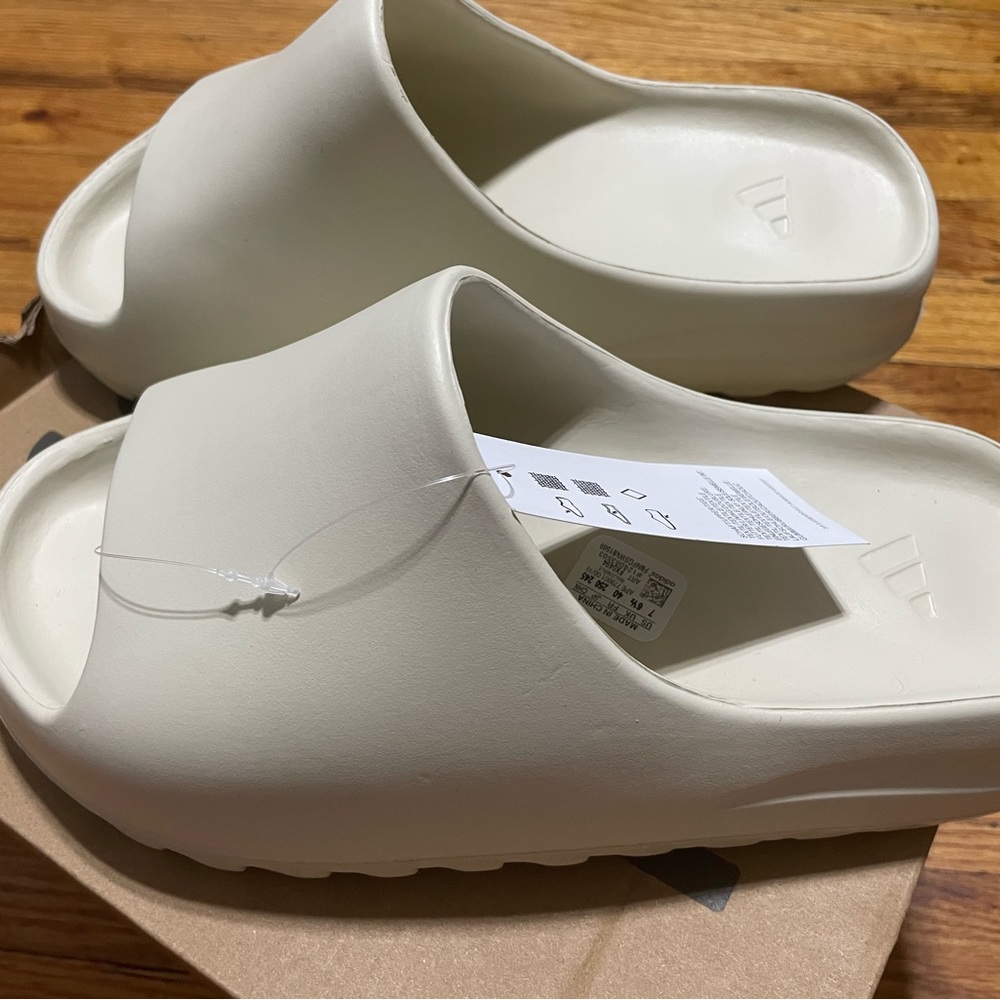Yeezy slide size 7